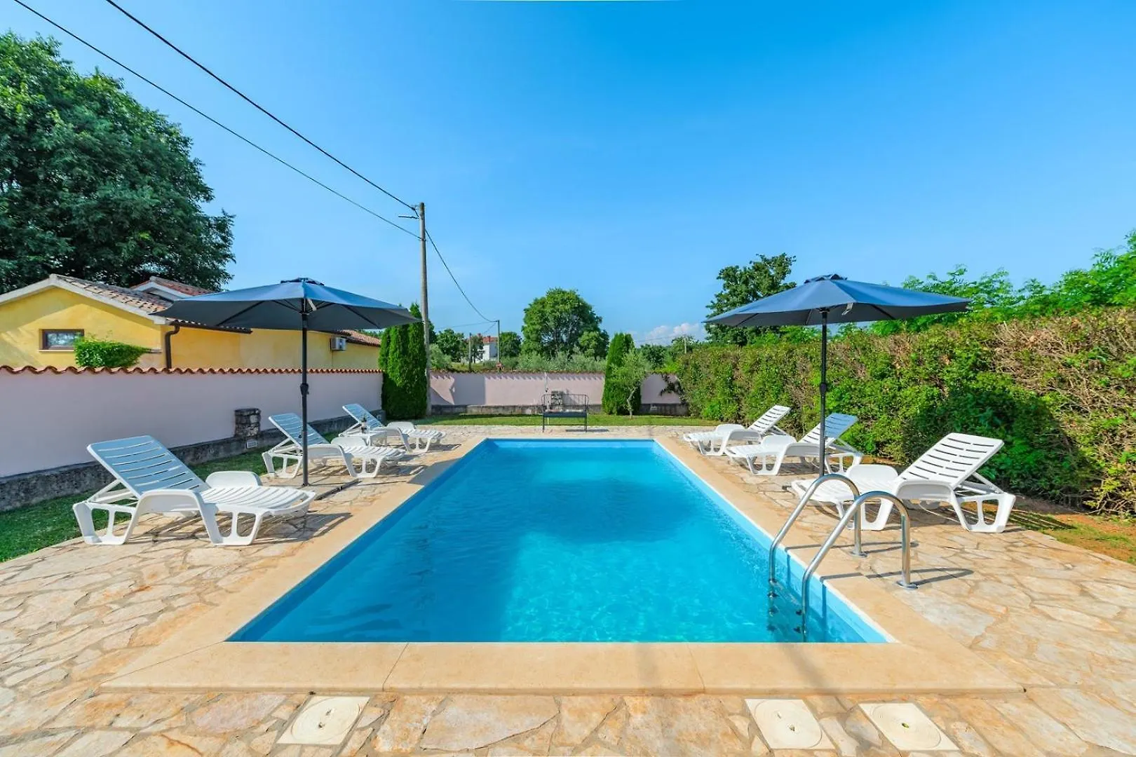 Holiday House Legovich With Private Pool Muntrilj 别墅