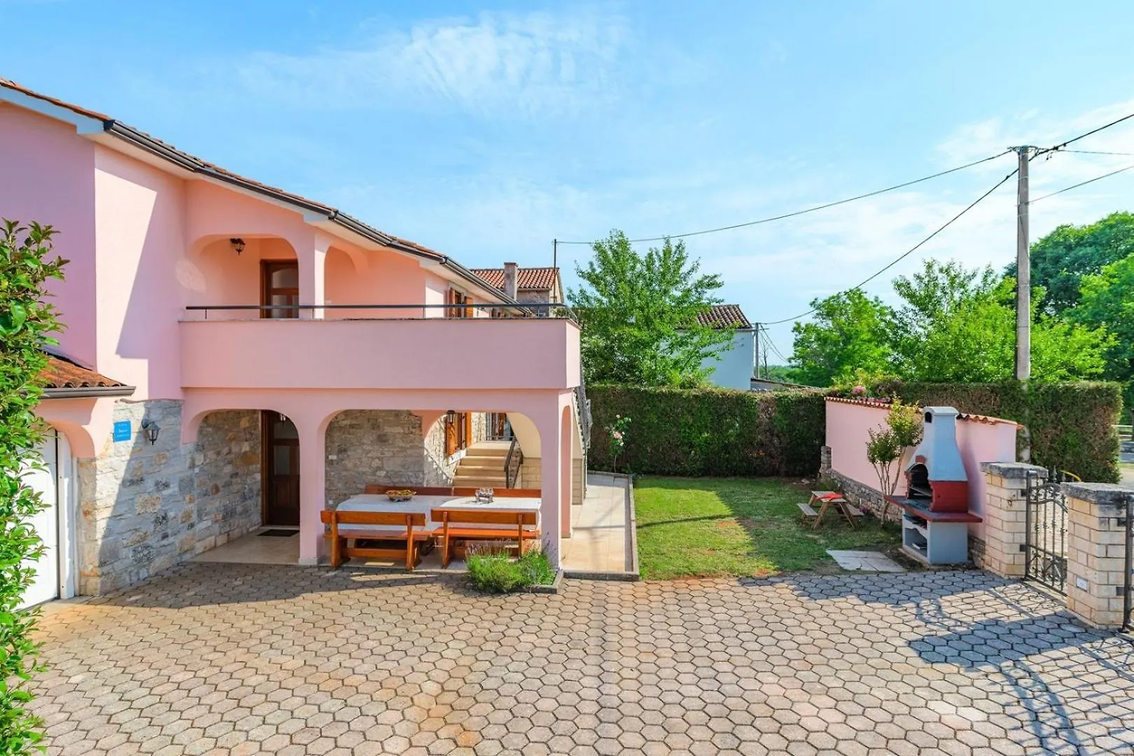 Holiday House Legovich With Private Pool Muntrilj