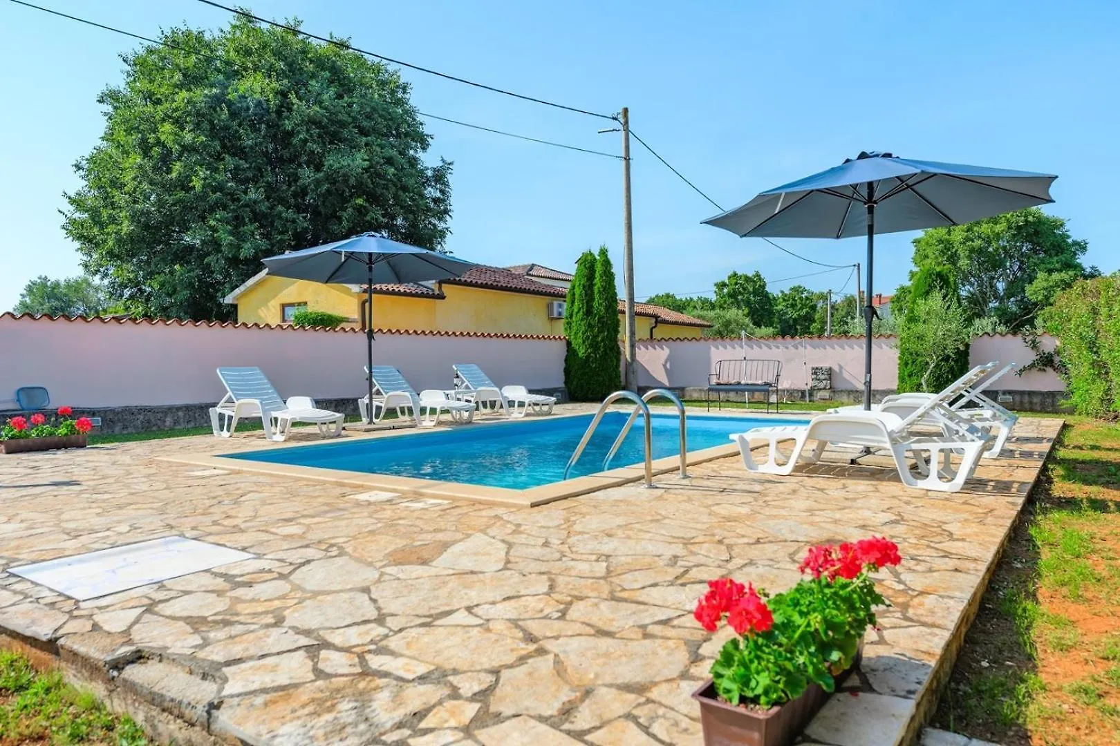 Holiday House Legovich With Private Pool Muntrilj 别墅